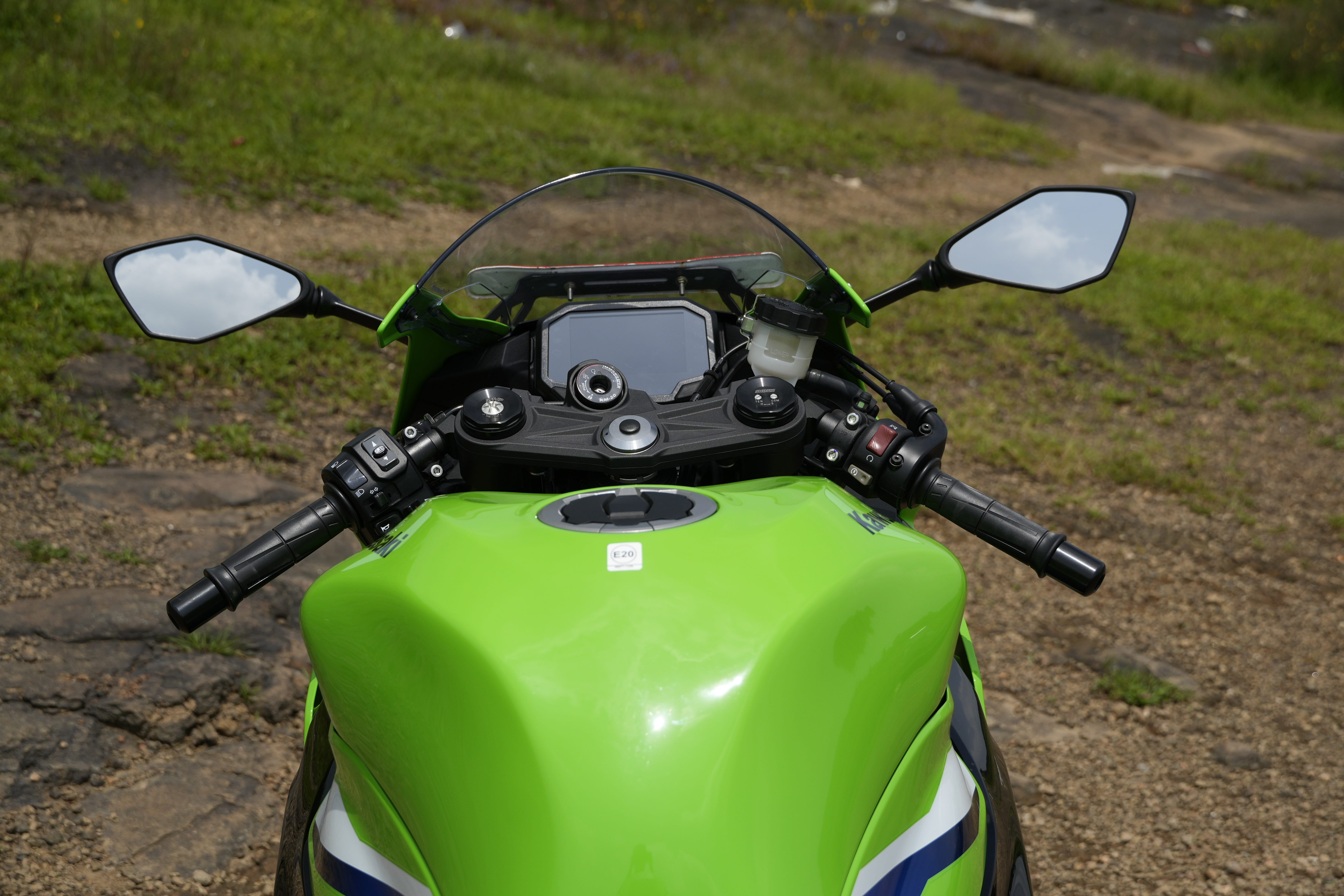 Kawasaki Ninja ZX-6R Front Row Seat Image – Ninja ZX-6R Photos in